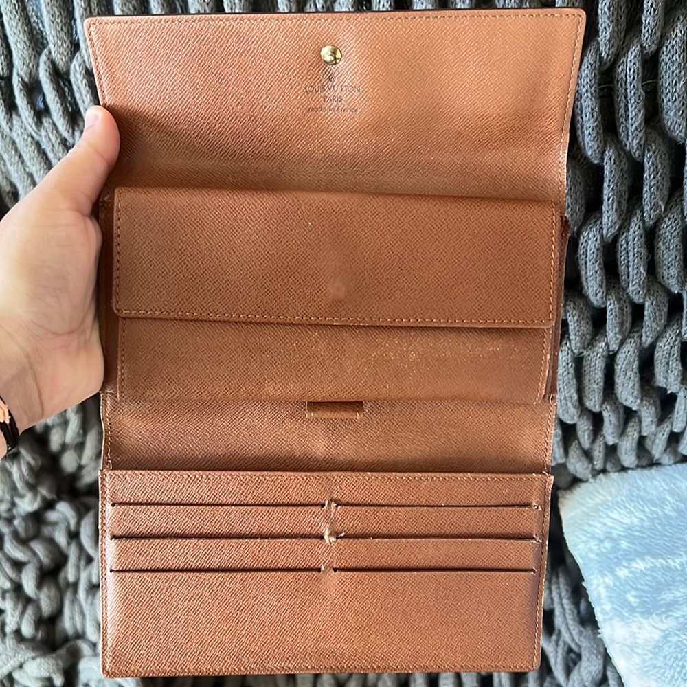 Authentic Louis Vuitton International wallet - Picture 5 of 10